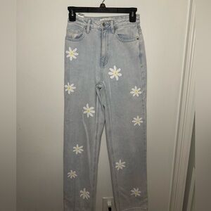Pacsun, 24, light wash, daisy painted
